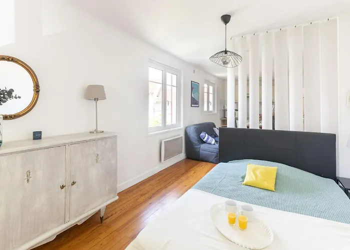 La Republique-2 By Interhome